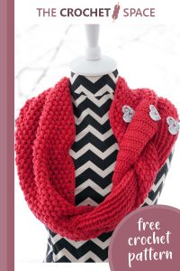 super cute crocheted love infinity scarf || editor