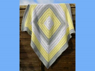 Superbly Simple Crocheted Baby Blanket || thecrochetspace.com