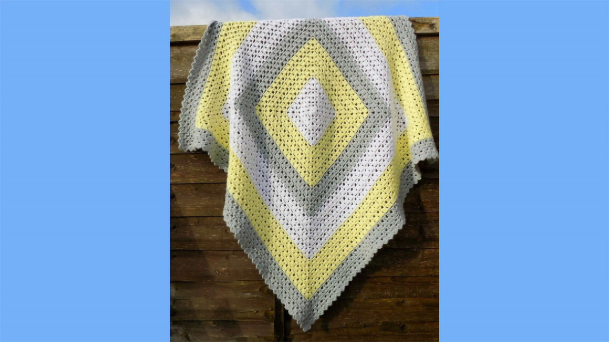 superbly simple crocheted baby blanket || editor