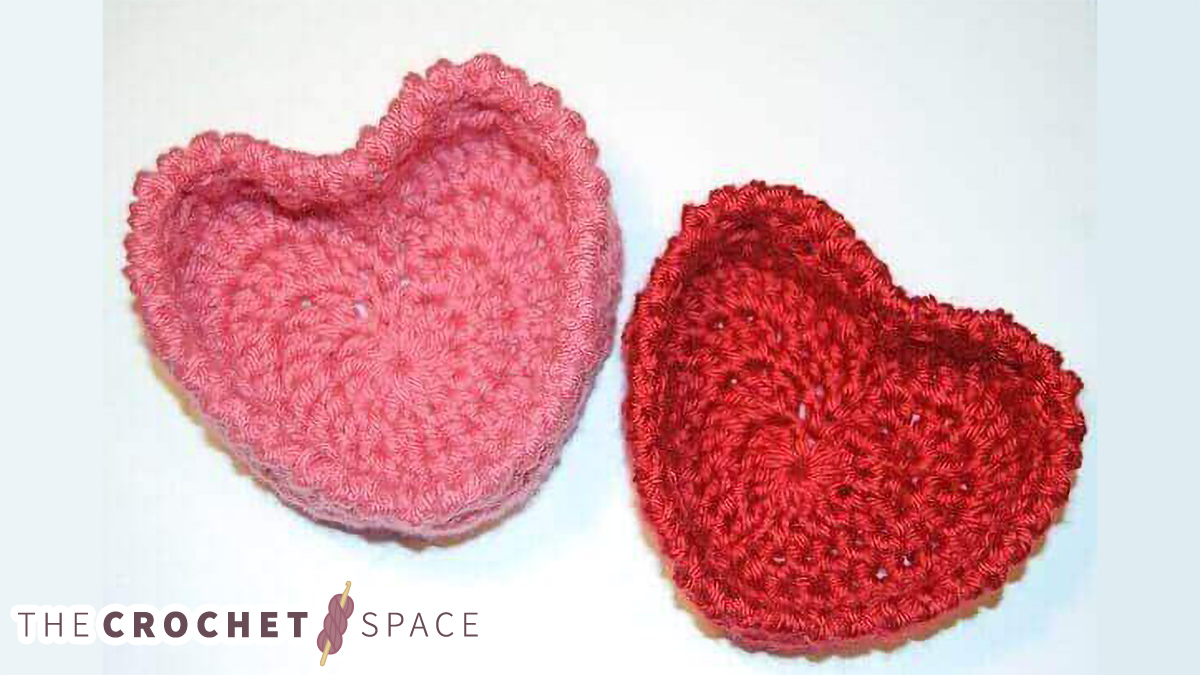Sweet Crocheted Hugs And Kisses Baskets || thecrochetspace.com