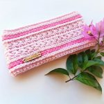 Sweetest Pea Crochet Headband.Crafted in pale pink with two stripes of dark pink Camel Stitch || thecrochetspace.com