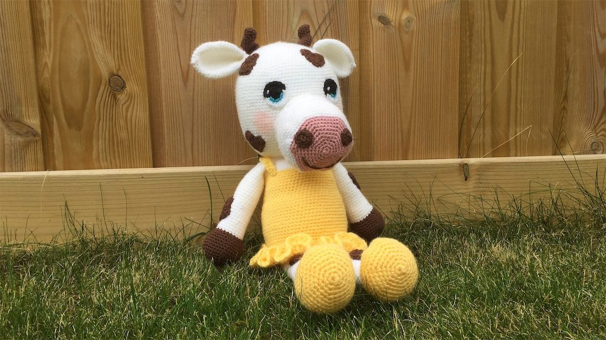 sweetheart crocheted cow || editor