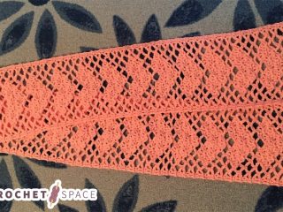 Sweetheart Crocheted Lace Scarf || thecrochetspace.com