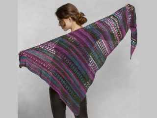 Tantalizing Trellis Crocheted Shawl || thecrochetspace.com