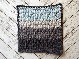 Tantalizingly Tranquil Crochet Washcloth || thecrochetspace.com