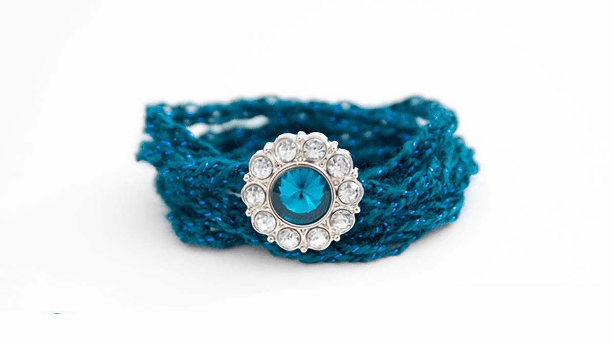 teal crocheted wrap bracelet || editor