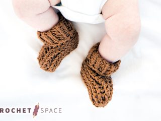 Textured Baby Crochet Booties || thecrochetspace.com