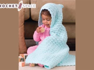 Textured Crochet Baby Blanket Hoodie || thecrochetspace.com