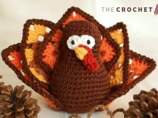 Thanksgiving Crocheted Turkey || thecrochetspace.com