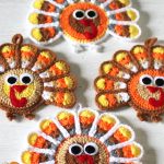 Thanksgiving Crocheted Turkey Coasters. Four turkey coasters || thecrochetspace.com