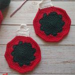 Tree Ornament Crochet Coaster || two coasters crafted as baubles || thecrochetspace.com