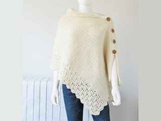 Uptown Girl Crochet Poncho || thecrochetspace.com