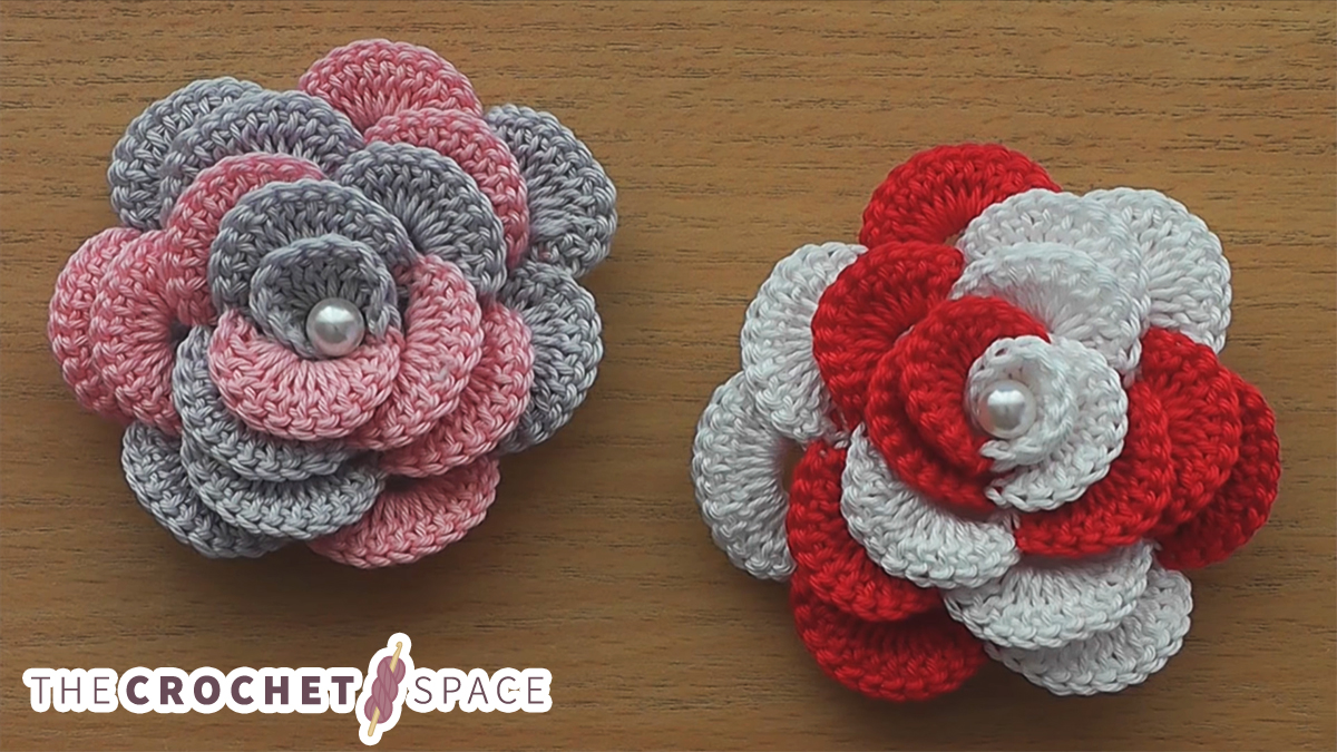 Very Easy Crocheted Rose || thecrochetspace.com