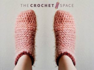 Winter Wonders Crochet Socks || thecrochetspace.com