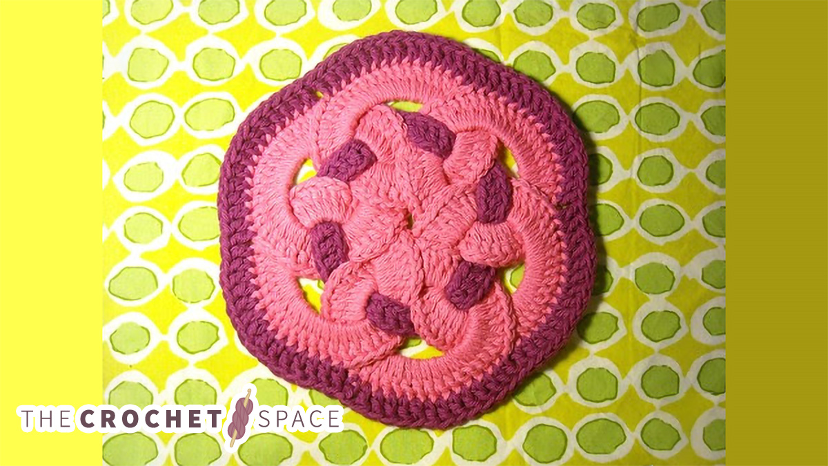 woven circles crocheted trivet || editor