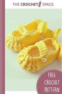 yellow crocheted baby booties || editor